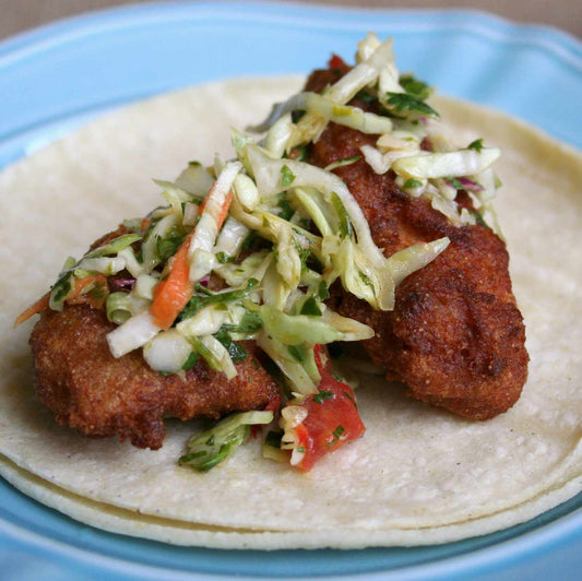 Tacos de Pescado Empanado y Crema de Aguacate