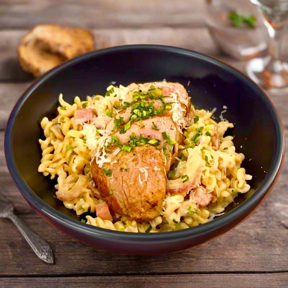 Filete de Cerdo sobre una rica Pasta Fusilli